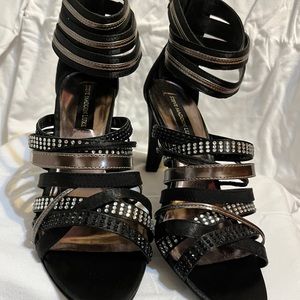 Steven Madden Luxe Black Heels with Silver / Black Straps and Rhinestone 9 size